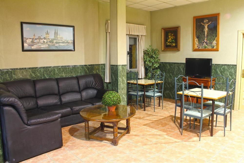 Hostal La Casa De Enfrente Malaga Exterior photo