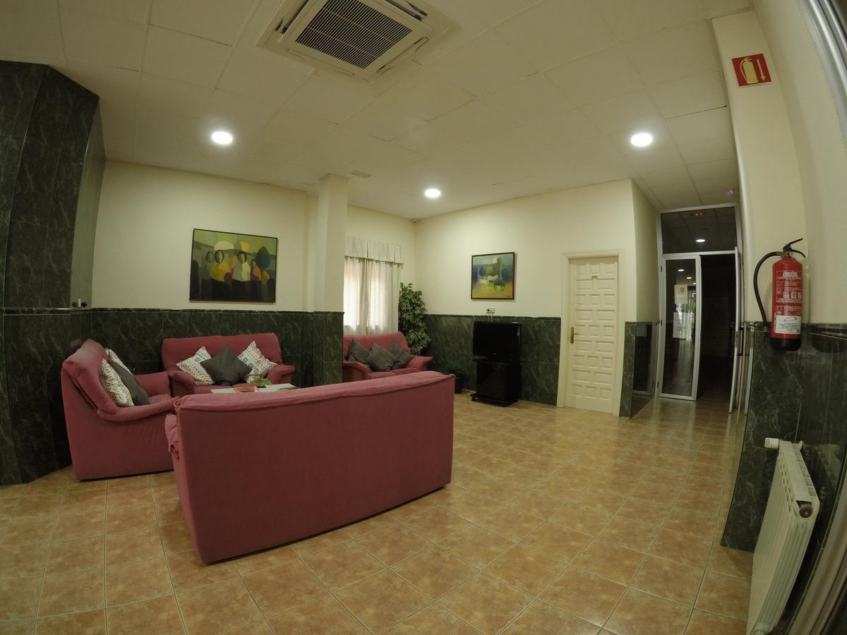 Hostal La Casa De Enfrente Malaga Exterior photo