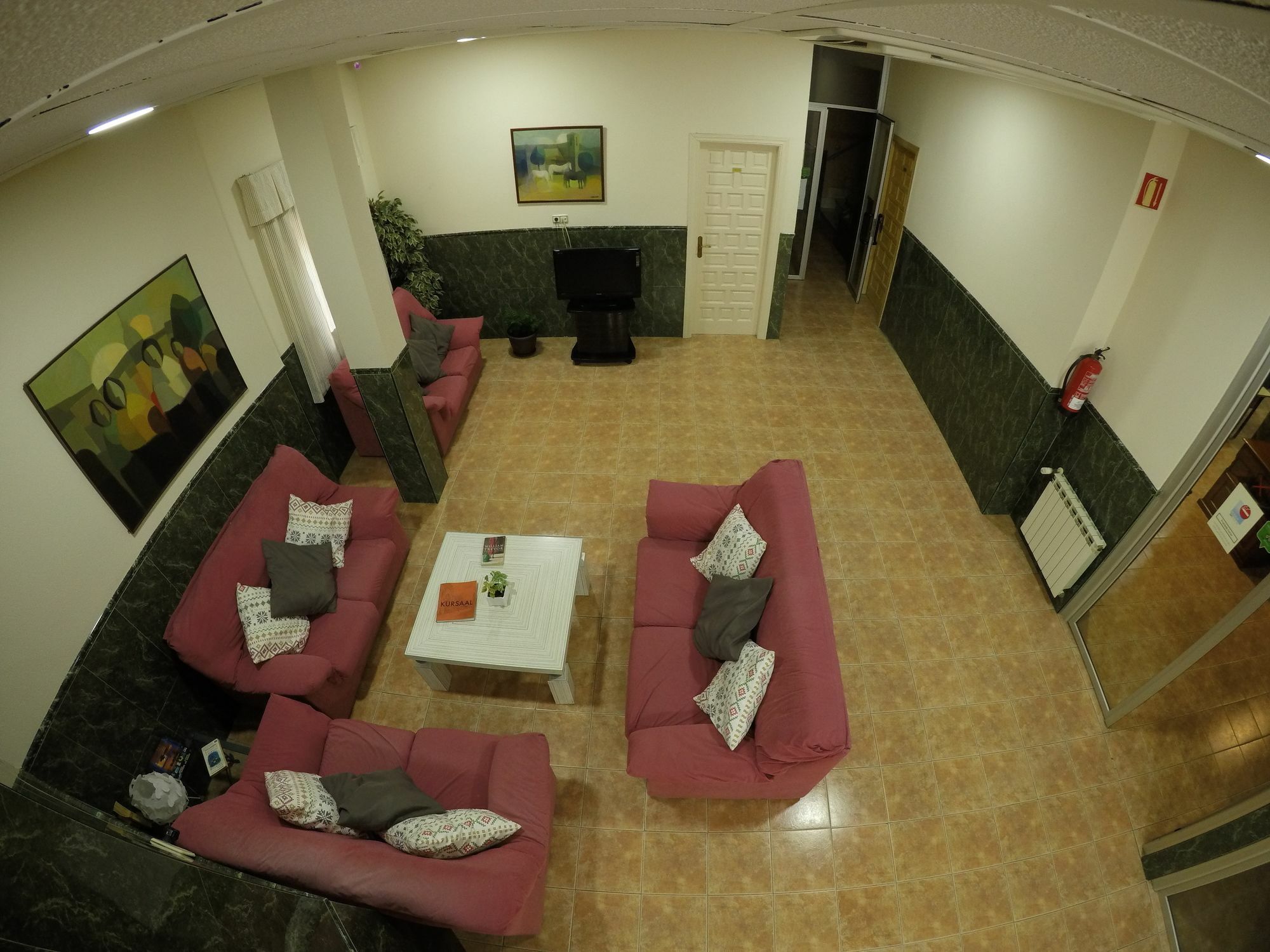 Hostal La Casa De Enfrente Malaga Exterior photo