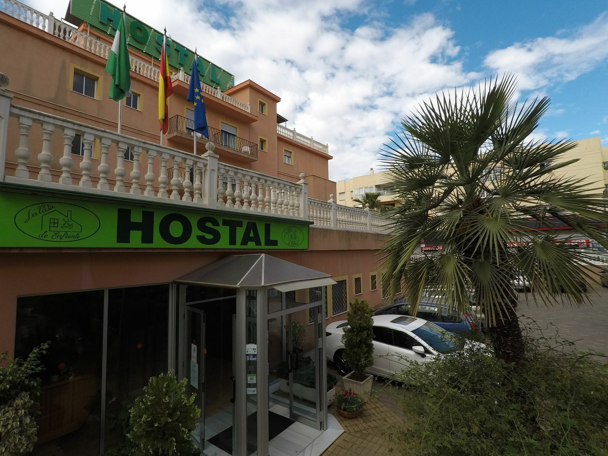 Hostal La Casa De Enfrente Malaga Exterior photo